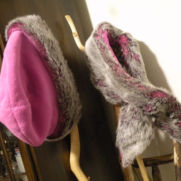 Neck works Hat an neck wrap/ scarf - Picture 3 of 8